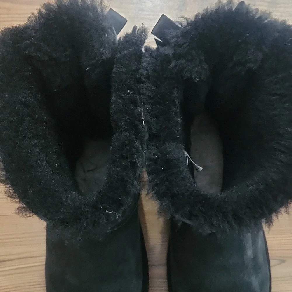 UGG Kids‎ Bailey Bow Classic Short Black Size 4 Girly Shearling Boot Warm Cozy